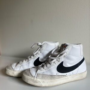 Nike White and Black High-Tops